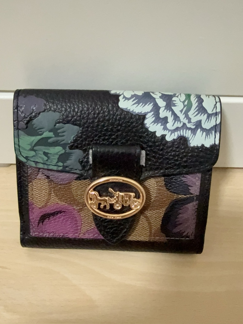(New) Coach Georgie small wallet in signature canvas with Kaffe Fasset print